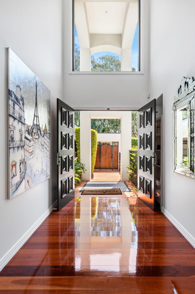 74 Slatyer Ave, Bundall, QLD 4217