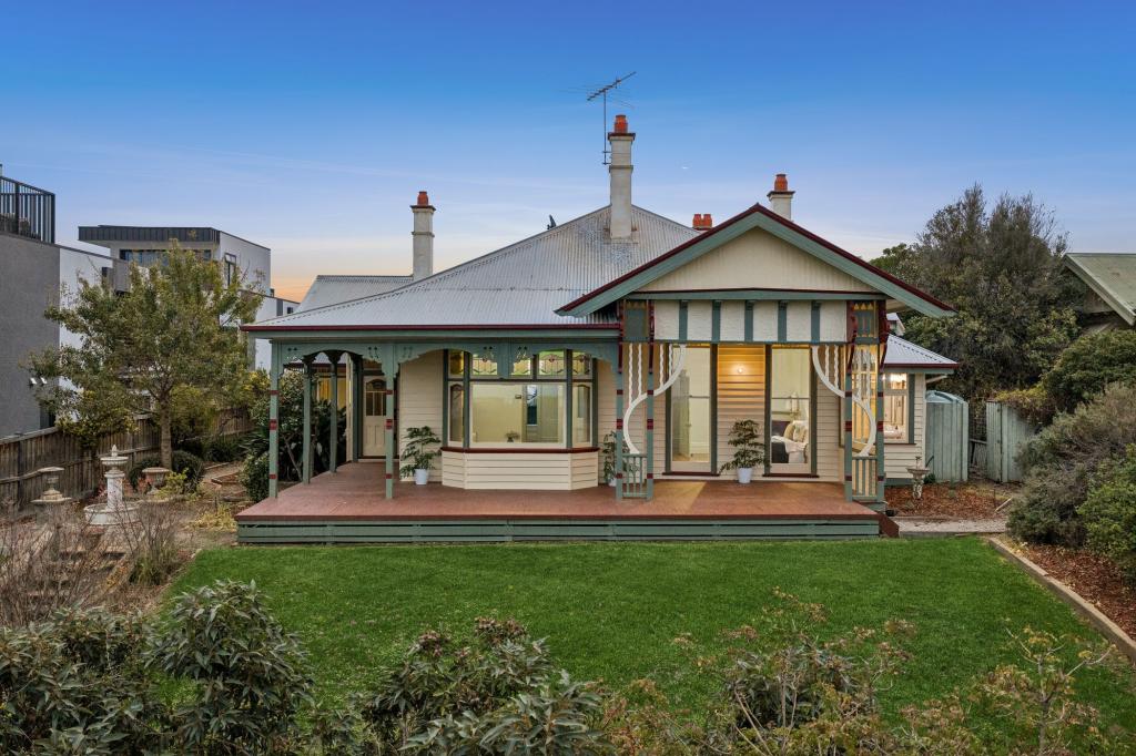 7 Balmoral Cres, Rippleside, VIC 3215
