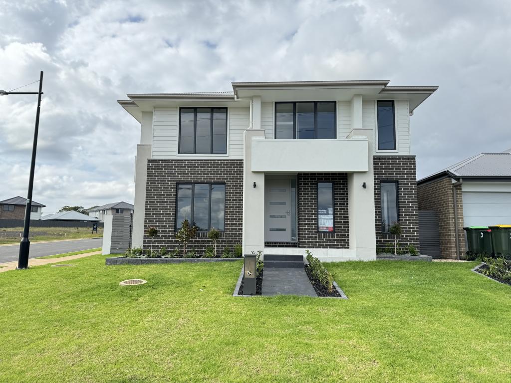 1 FITZGERALD AVE, ORAN PARK, NSW 2570