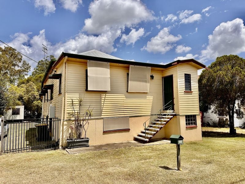 15 Abbotsford St, Toogoolawah, QLD 4313