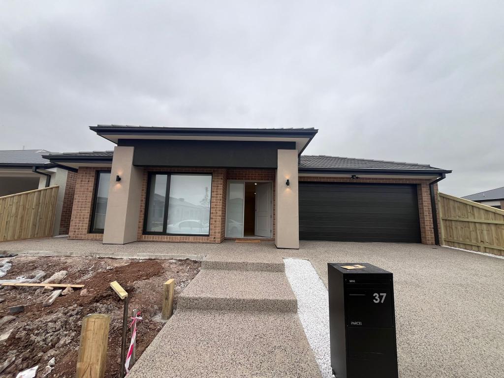 37 Crotone Ave, Deanside, VIC 3336