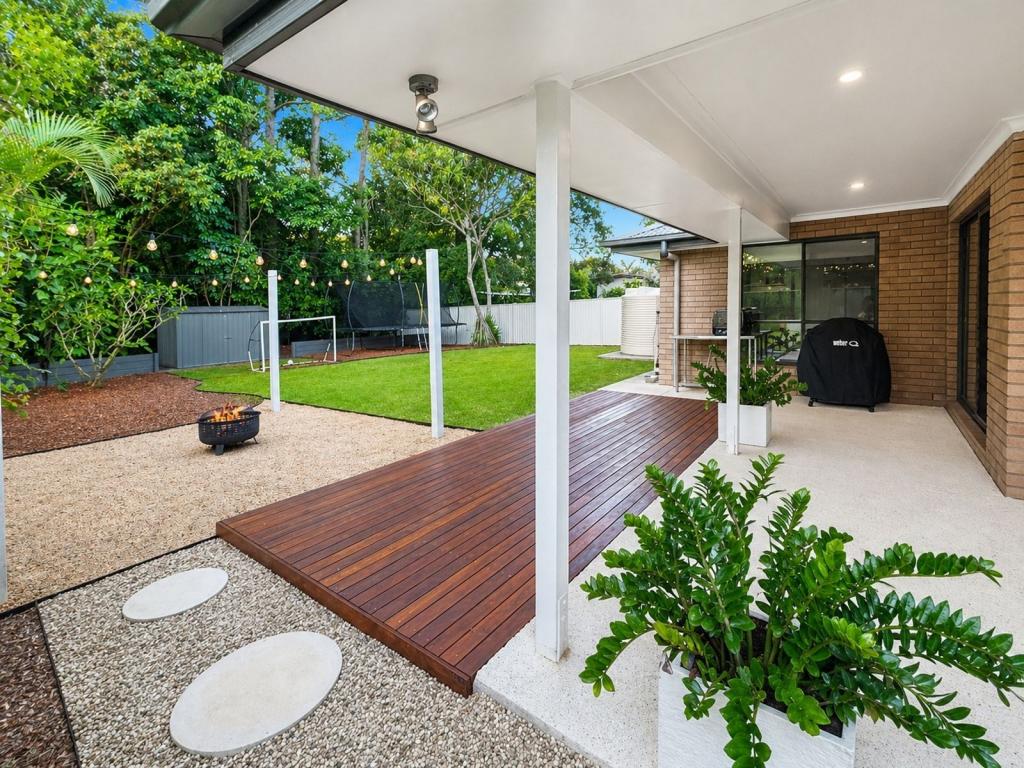 862 Beachmere Rd, Beachmere, QLD 4510