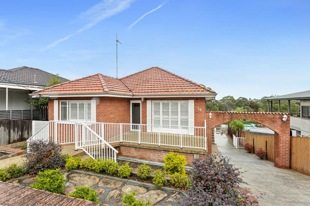 19 Mount Keira Rd, West Wollongong, NSW 2500