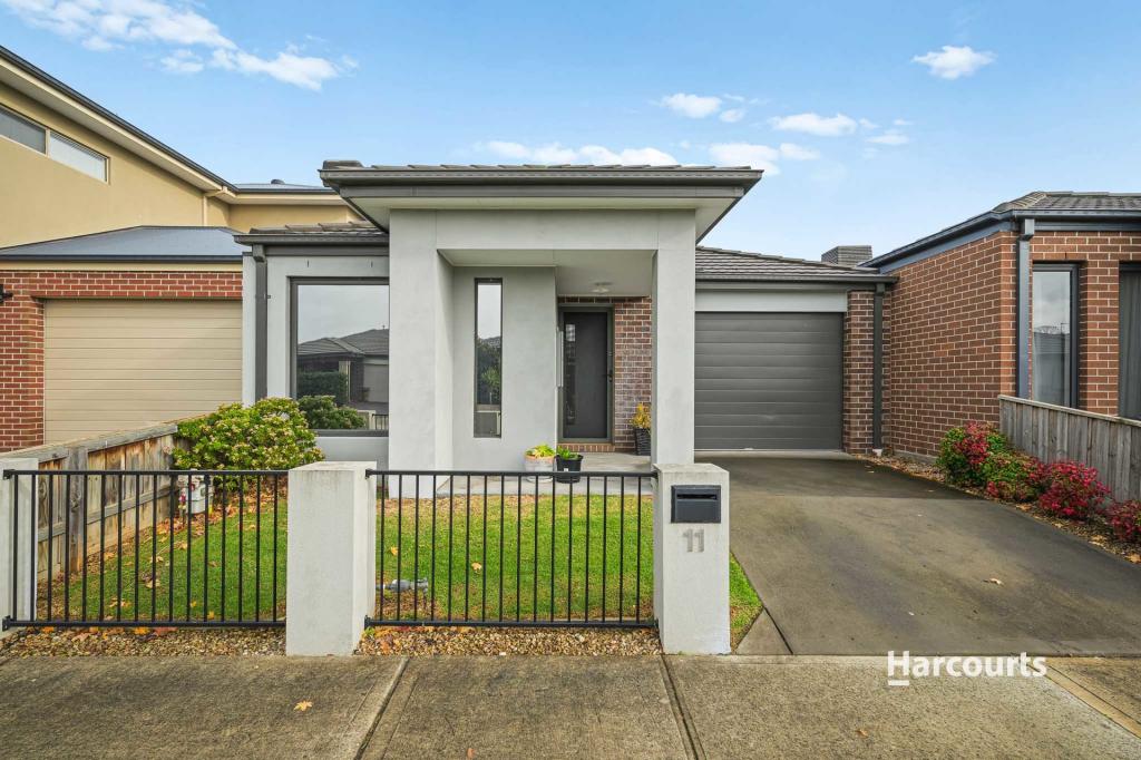 11 Newbury St, Pakenham, VIC 3810