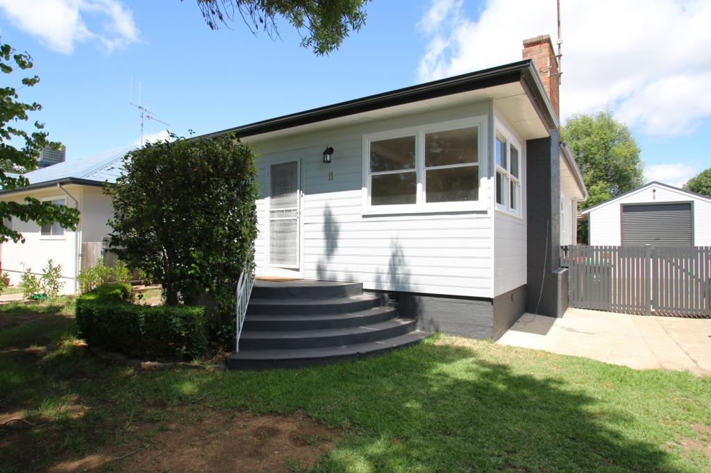 11 Burrendong Way, Orange, NSW 2800