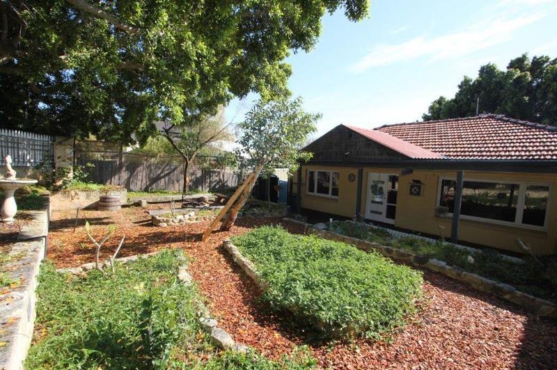 4 JARRAH RD, EAST VICTORIA PARK, WA 6101