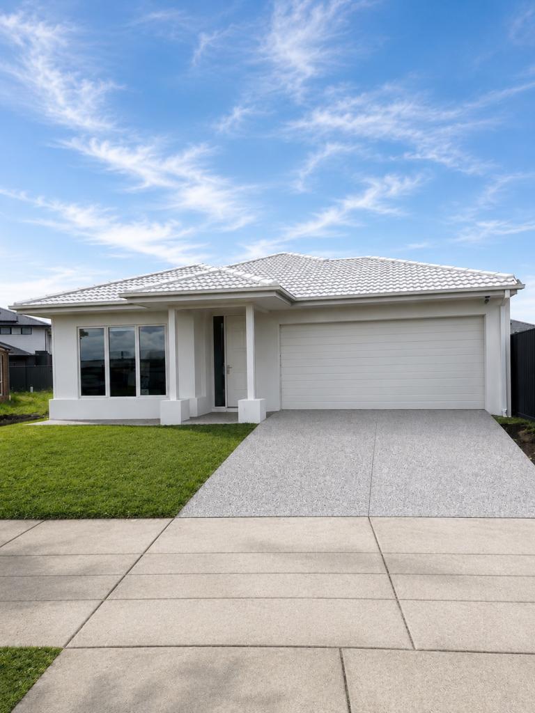 42 Wattlebird Dr, Lara, VIC 3212