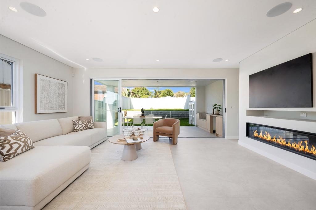 6 Glenisia Ave, Georges Hall, NSW 2198