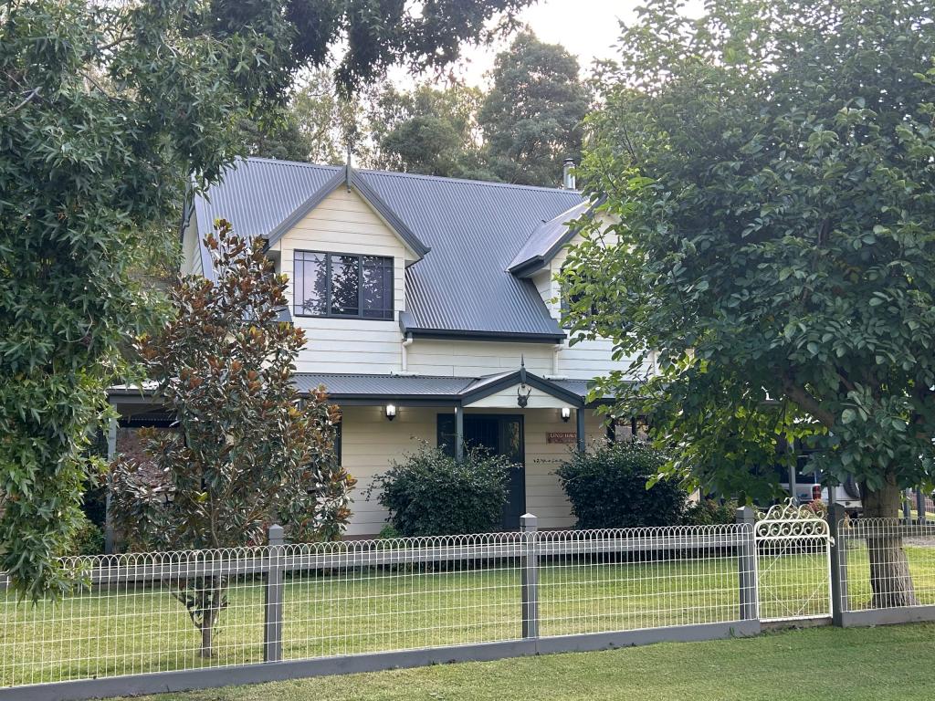 127 Lind Ave, Dargo, VIC 3862