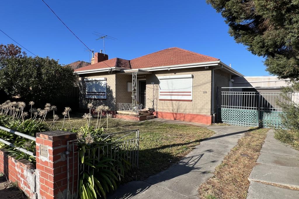 215 Main Rd W, St Albans, VIC 3021
