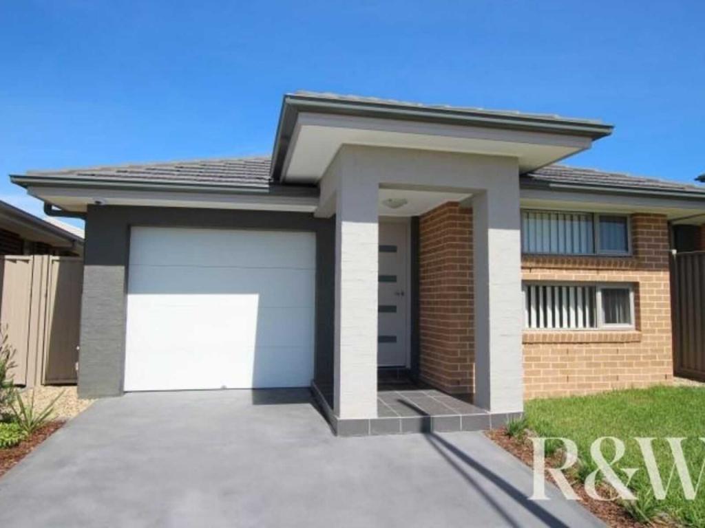 3b Binalong St, Jordan Springs, NSW 2747