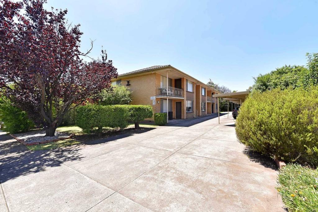 4/10 Oshannassy St, Essendon North, VIC 3041