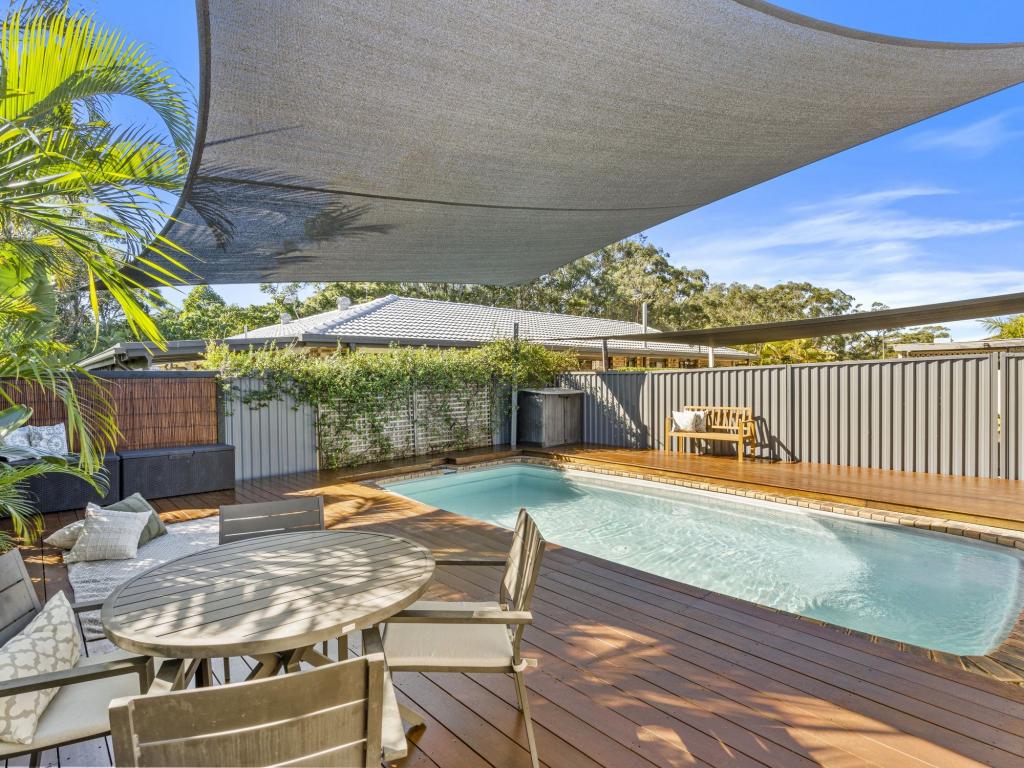 2/12 Davebill Ct, Labrador, QLD 4215