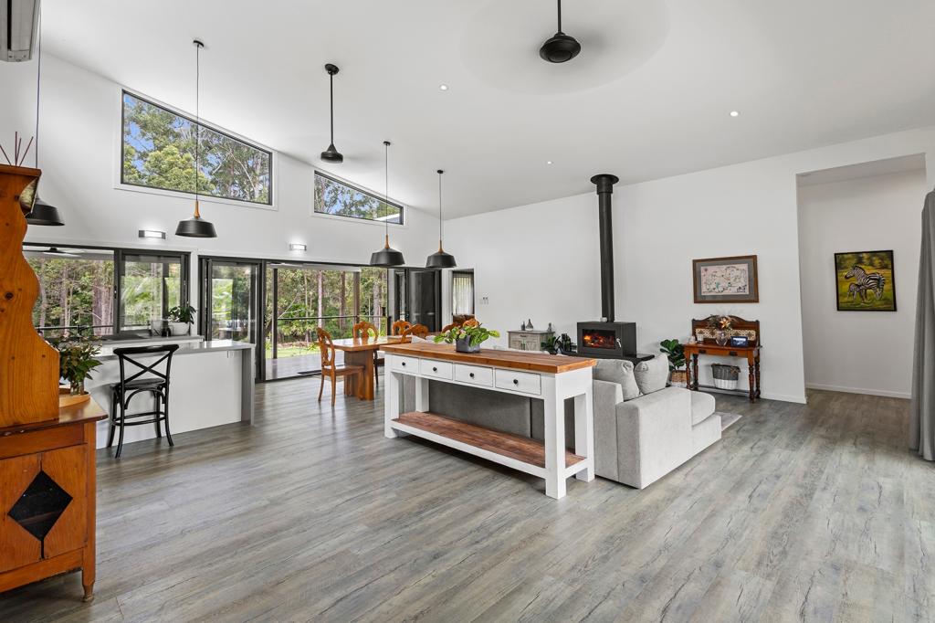 6 Vines Ct, Tinbeerwah, QLD 4563