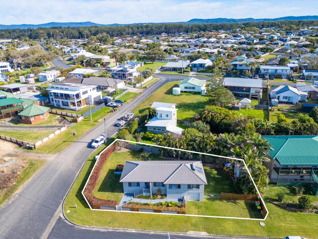 4 Ocean St, Corindi Beach, NSW 2456