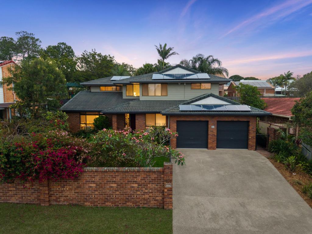 451 Broadwater Rd, Mansfield, QLD 4122