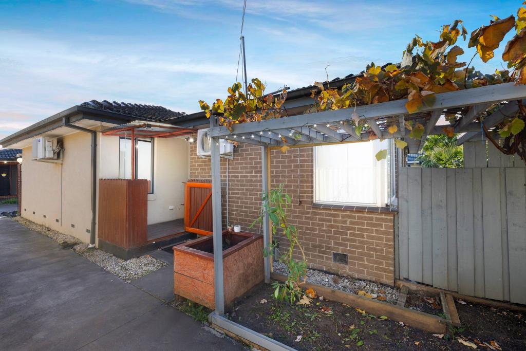 27 Lorna St, Cranbourne, VIC 3977