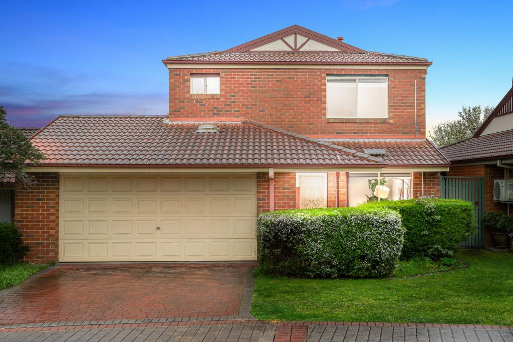 17 SANDON CCT, FOREST HILL, VIC 3131