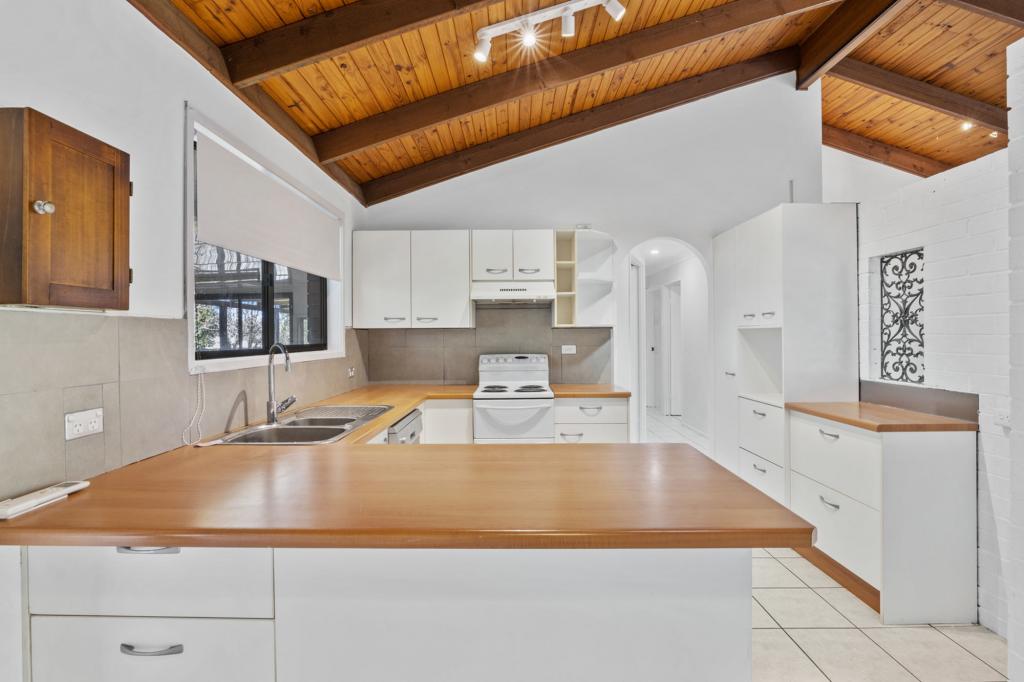 7 Topham Ct, Hillcrest, QLD 4118