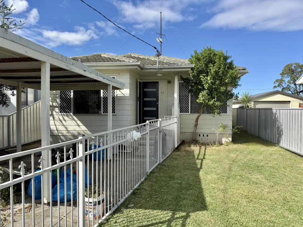 42 Thomas St, Edgeworth, NSW 2285