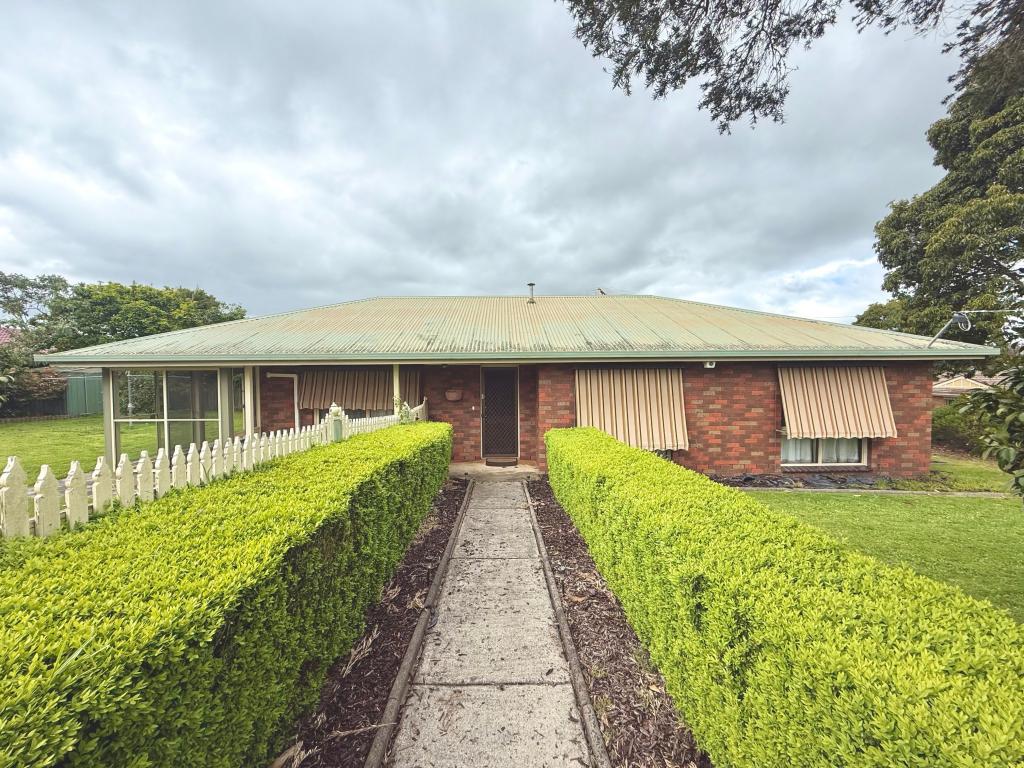 1 Floris Ave, Drouin, VIC 3818
