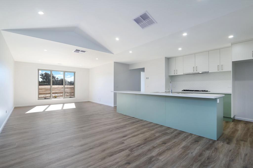 13 Bradford Dr, Thurgoona, NSW 2640