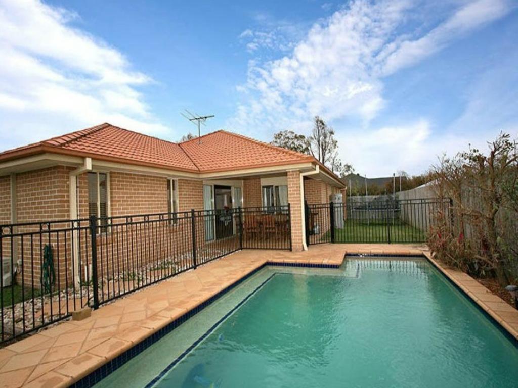 16 Murramarang Dr, Parkinson, QLD 4115