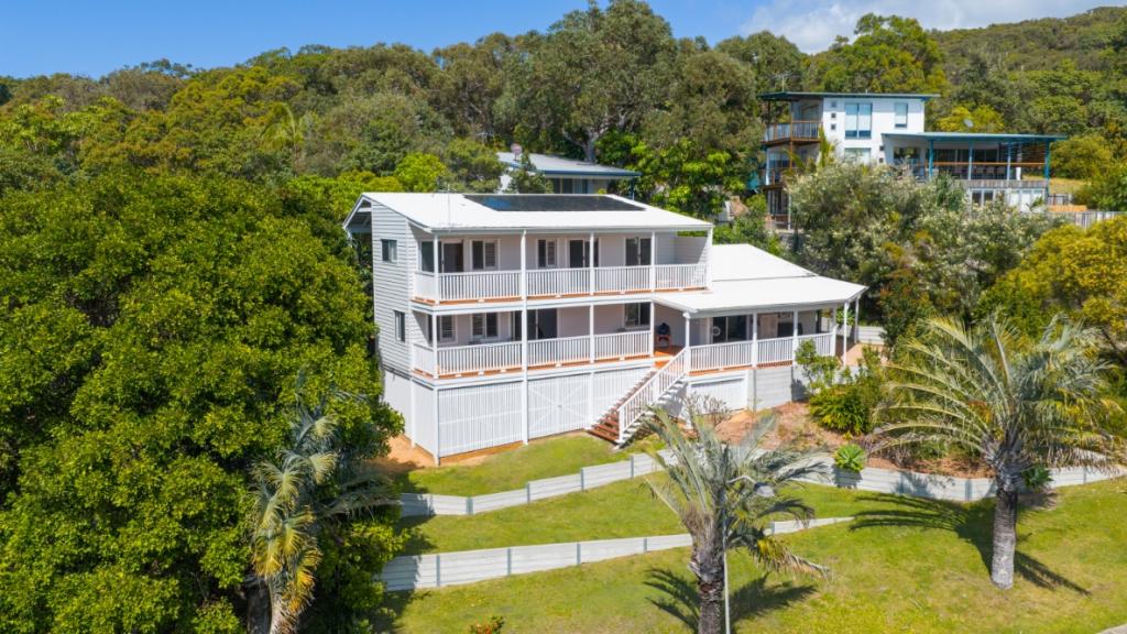 44 Cumming Pde, Point Lookout, QLD 4183