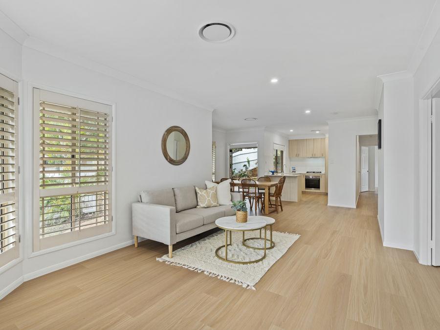 1 Acacia Cl, Holland Park West, QLD 4121