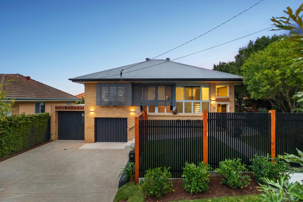 4 Walkers Dr, Balmoral, QLD 4171