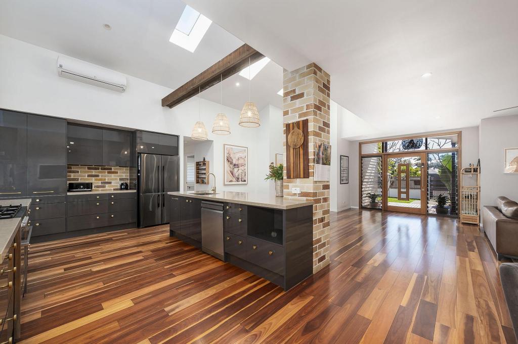 4 Blackwood Pl, Palm Beach, QLD 4221
