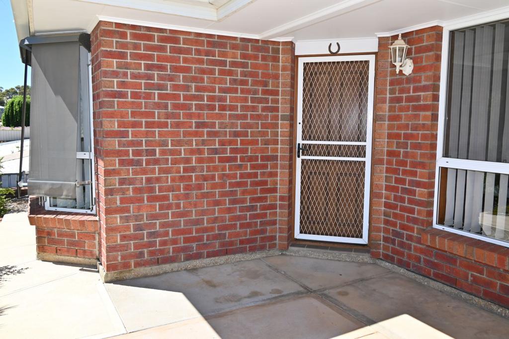 4 Edwards Cres, Waikerie, SA 5330