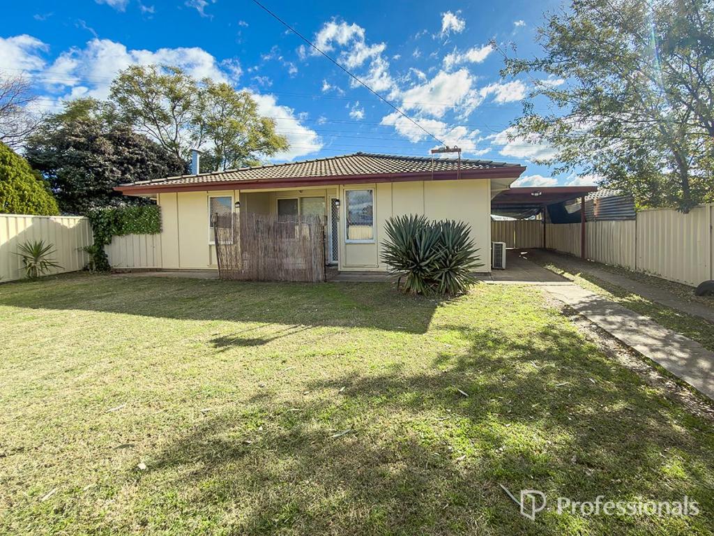 52 SUE CRES, WEST TAMWORTH, NSW 2340