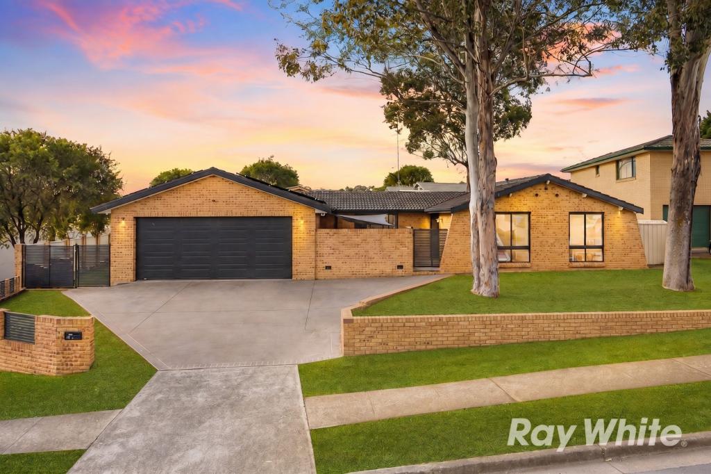 17 Coonawarra Dr, St Clair, NSW 2759