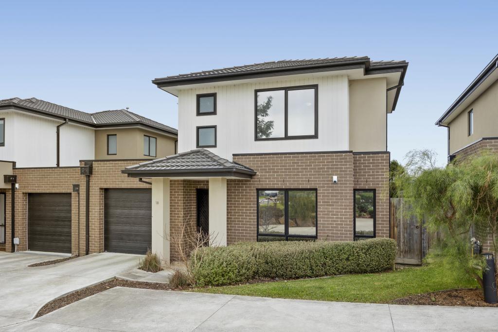 18 Hotelier Ct, Skye, VIC 3977