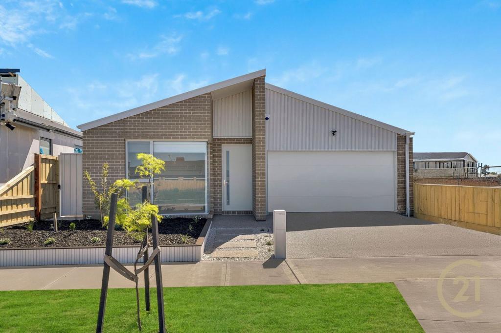3 LUCAN RD, DEANSIDE, VIC 3336