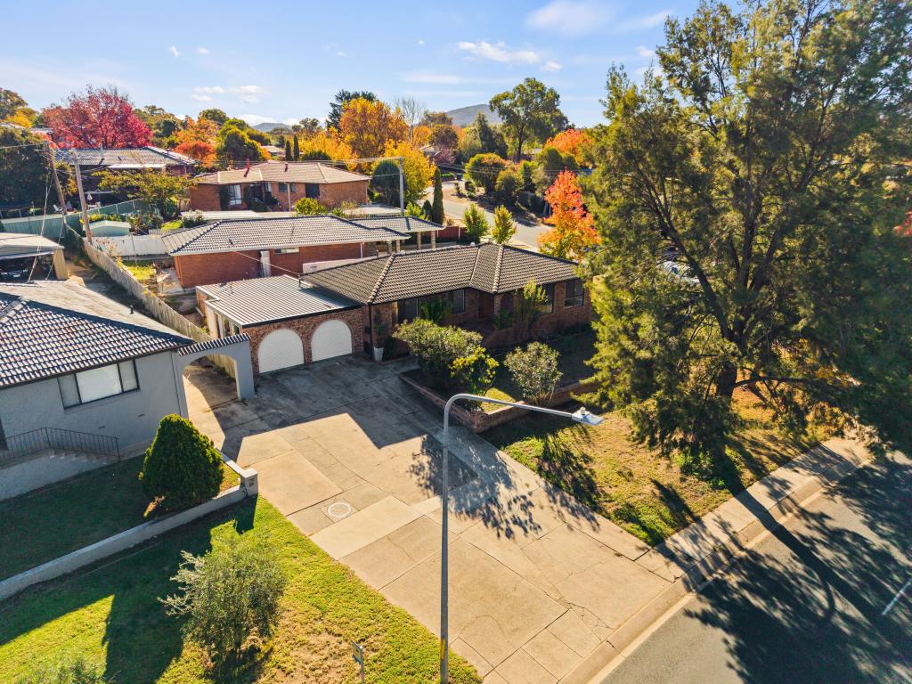 18 Clive Steele Ave, Monash, ACT 2904