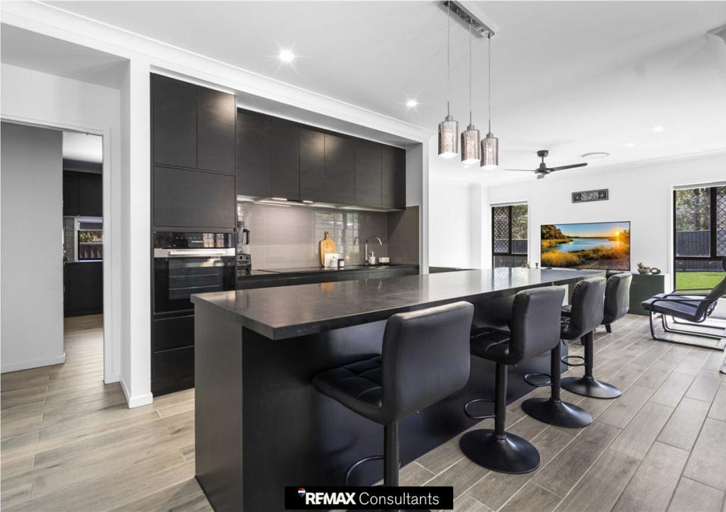 15 Lakeshore Cres, Willawong, QLD 4110