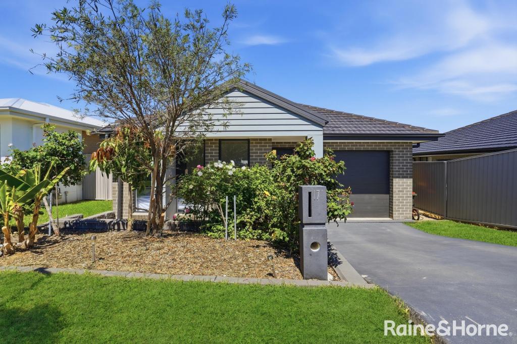 17 Battam Rd, Gregory Hills, NSW 2557
