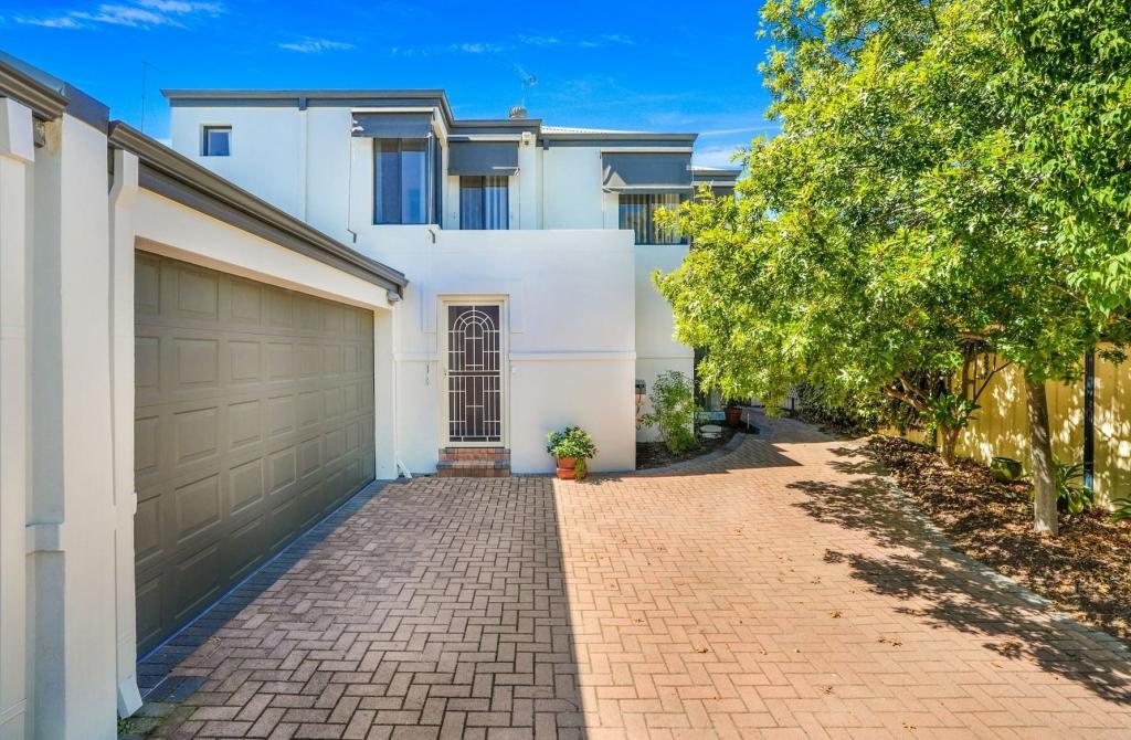 4b Cornelian St, Scarborough, WA 6019