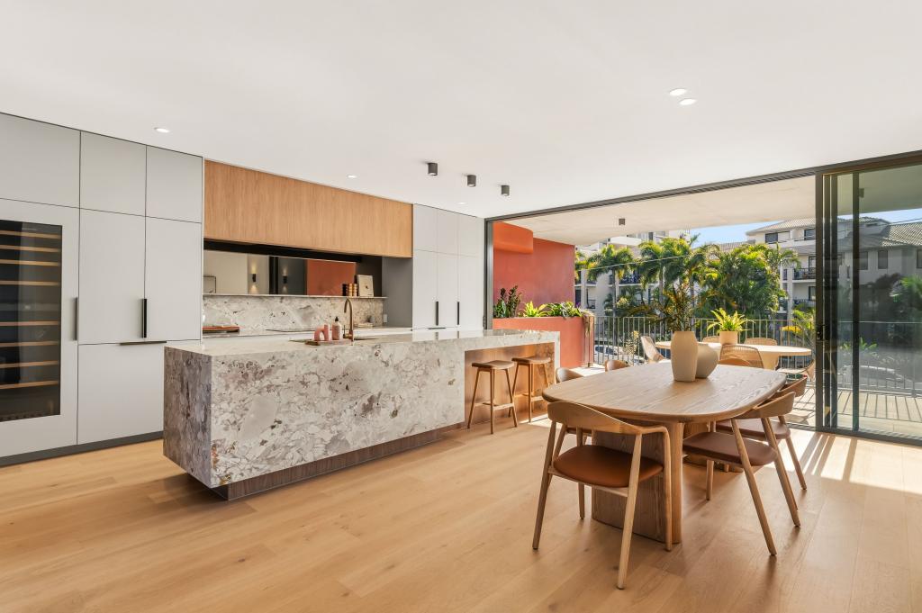 2/82 Townson Ave, Palm Beach, QLD 4221