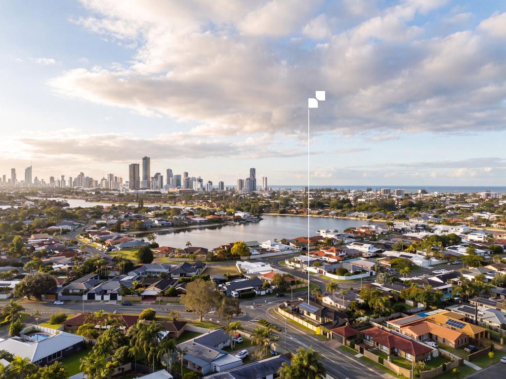 102 Rumrunner St, Mermaid Waters, QLD 4218