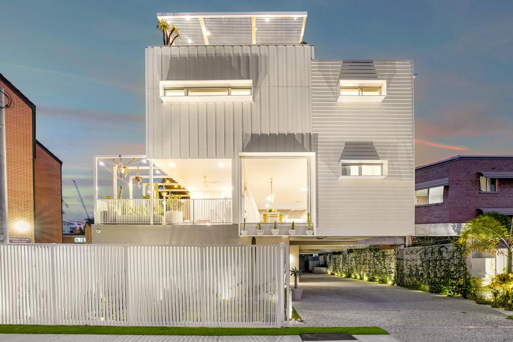 1/4 Twenty Eighth Ave, Palm Beach, QLD 4221