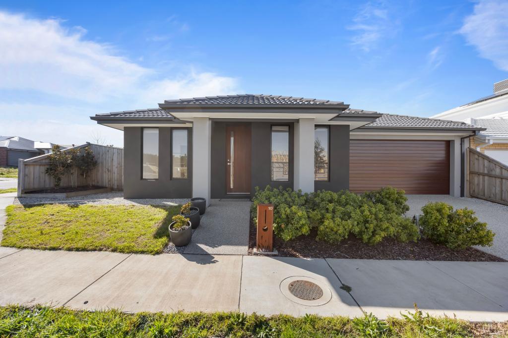 10 Verbier Ave, Winter Valley, VIC 3358