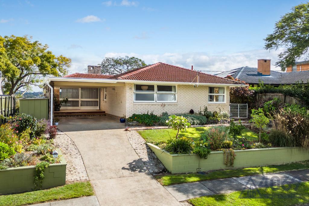 12 Aberfeldy St, Kenmore, QLD 4069