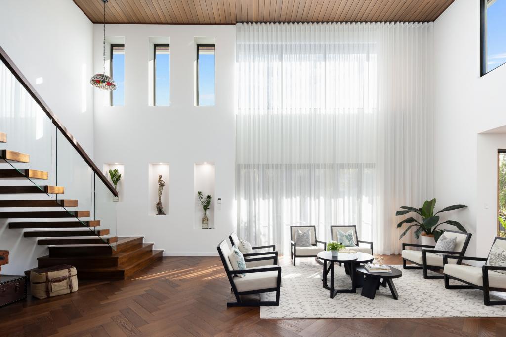 21 Boongala Rd, Broadbeach Waters, QLD 4218