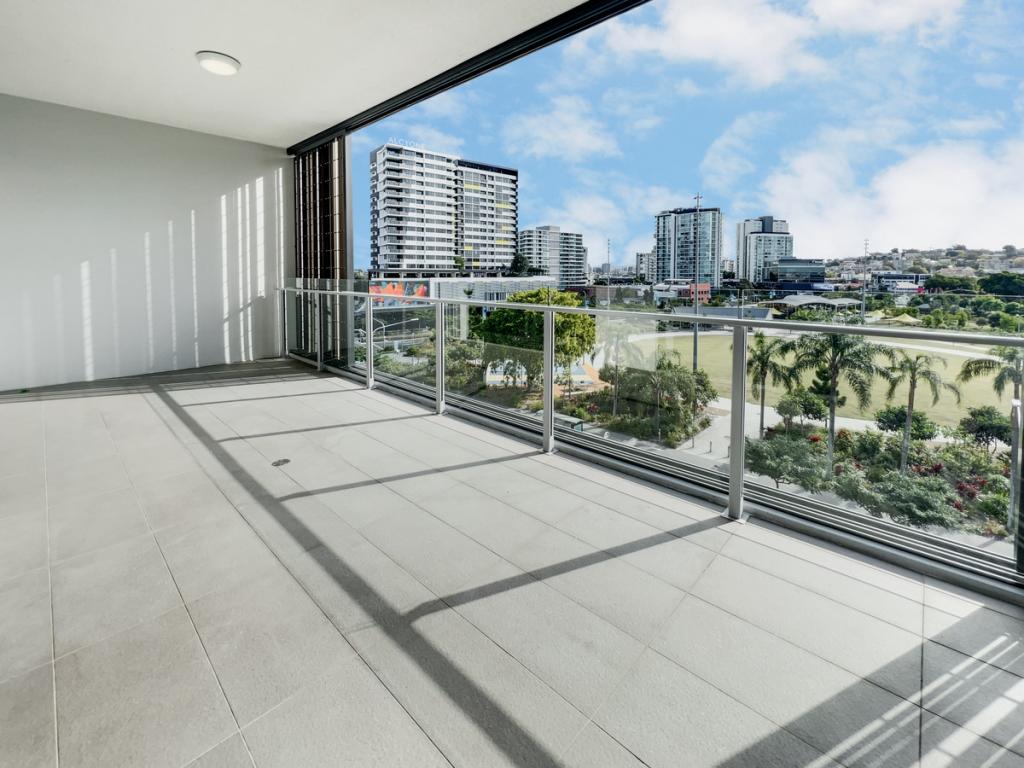 554/15 Finnegan St, Hamilton, QLD 4007