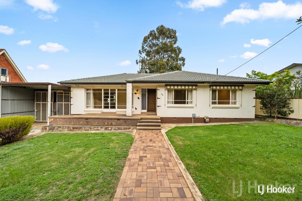 33 Elizabeth Cres, Queanbeyan East, NSW 2620