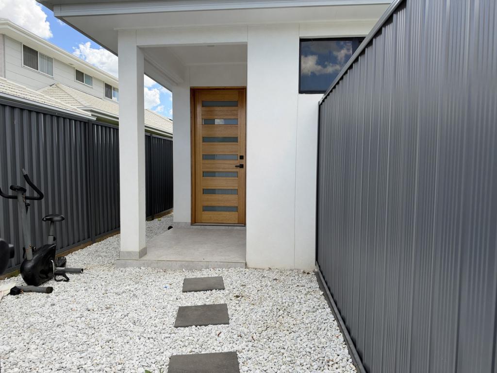B/10 Sunshine St, Oran Park, NSW 2570