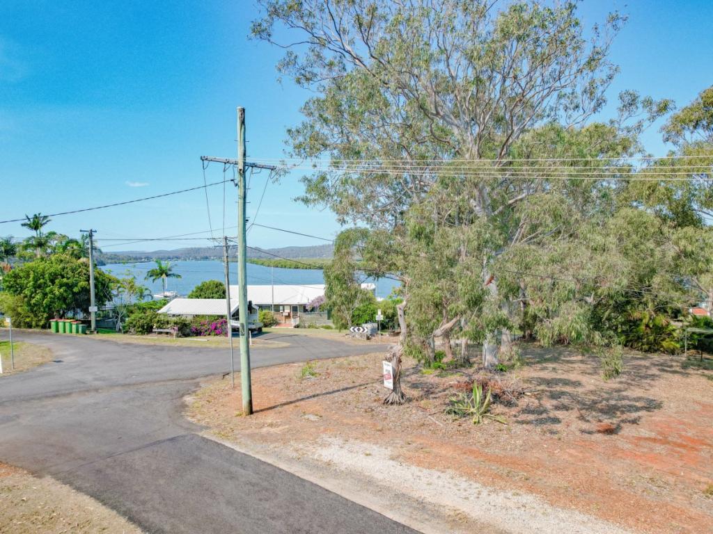 4 Aquamarine Ave, Russell Island, QLD 4184